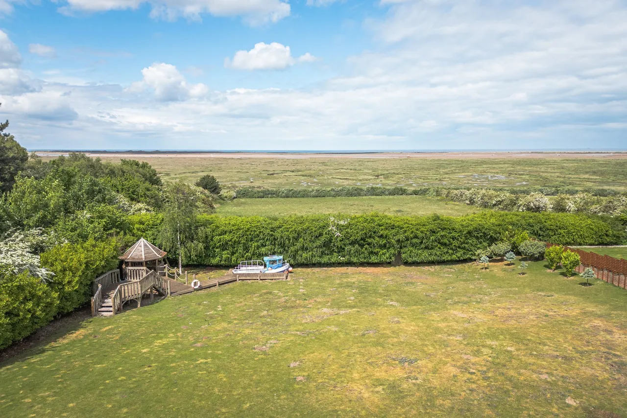 Exceptional Coastal Home in Blakeney, photo 16