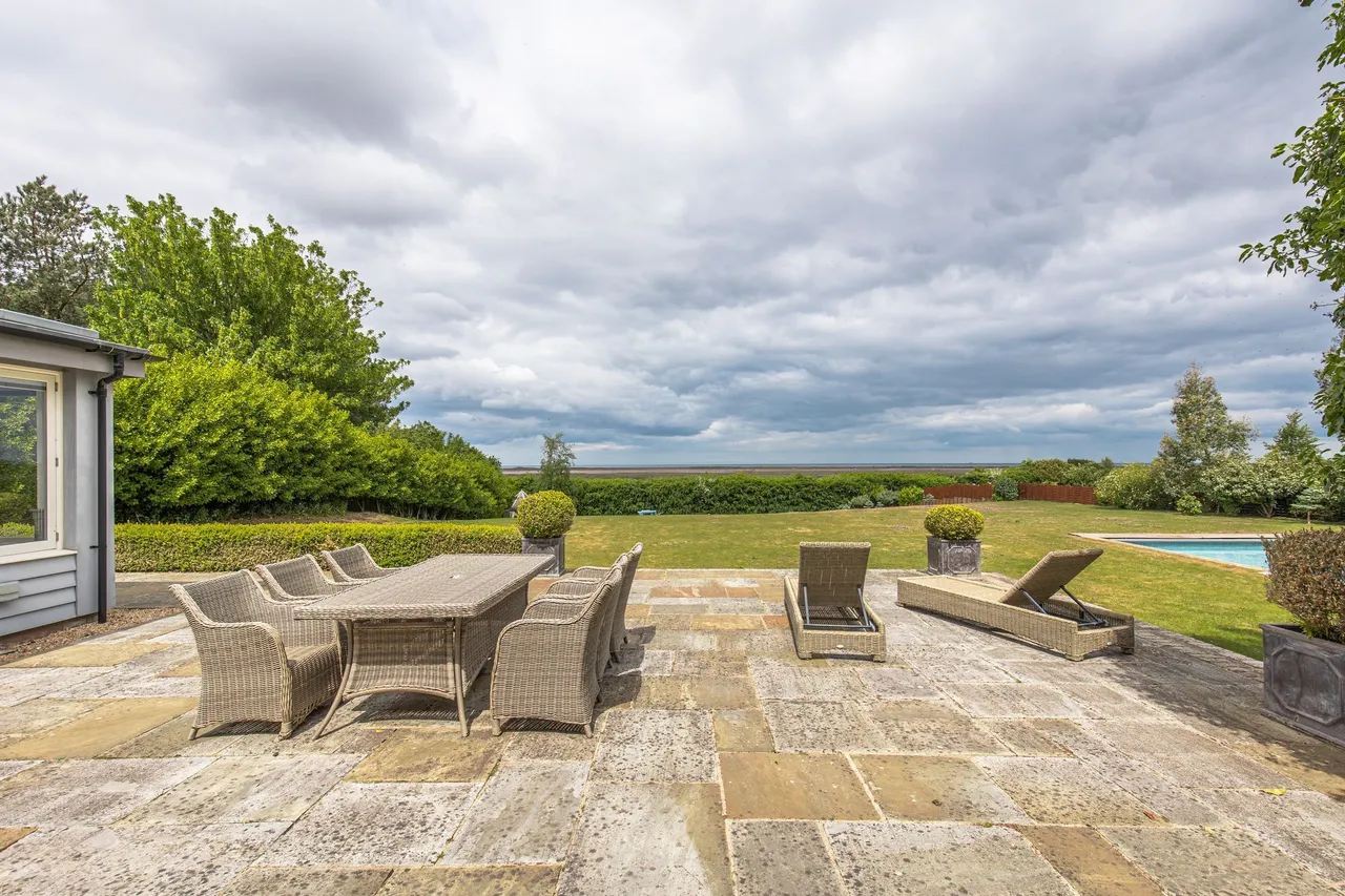 Exceptional Coastal Home in Blakeney, photo 20