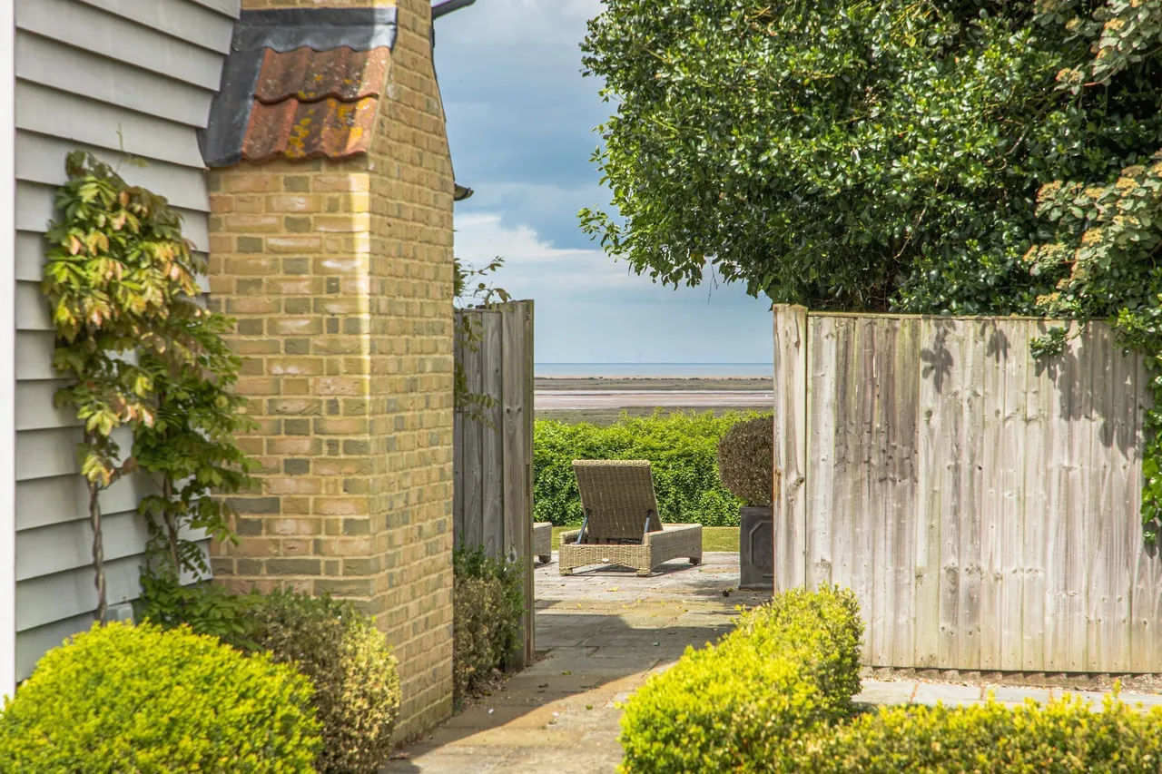Exceptional Coastal Home in Blakeney, photo 17