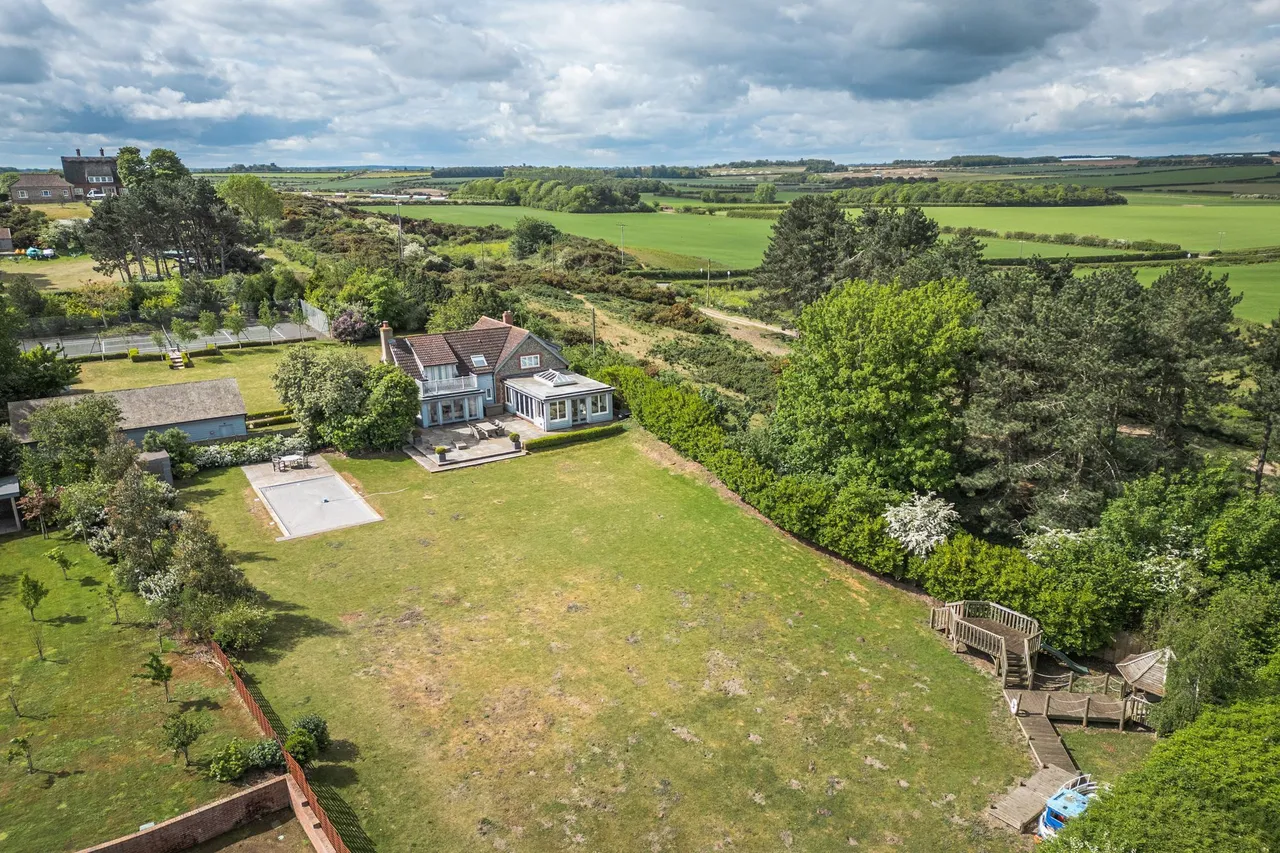 Exceptional Coastal Home in Blakeney, photo 25