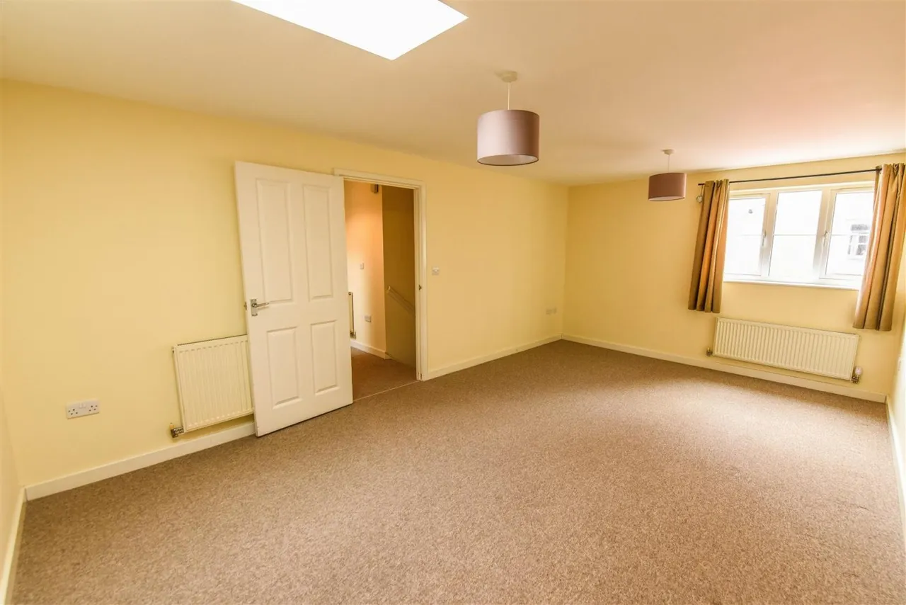 Phelps Mill Close, Dursley, GL11, photo 4