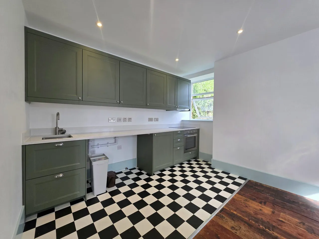 Coombe Lane, TQ2, photo 3