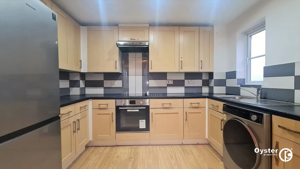 2 bed flat to rent, Vancouver Road, Broxbourne, EN10
