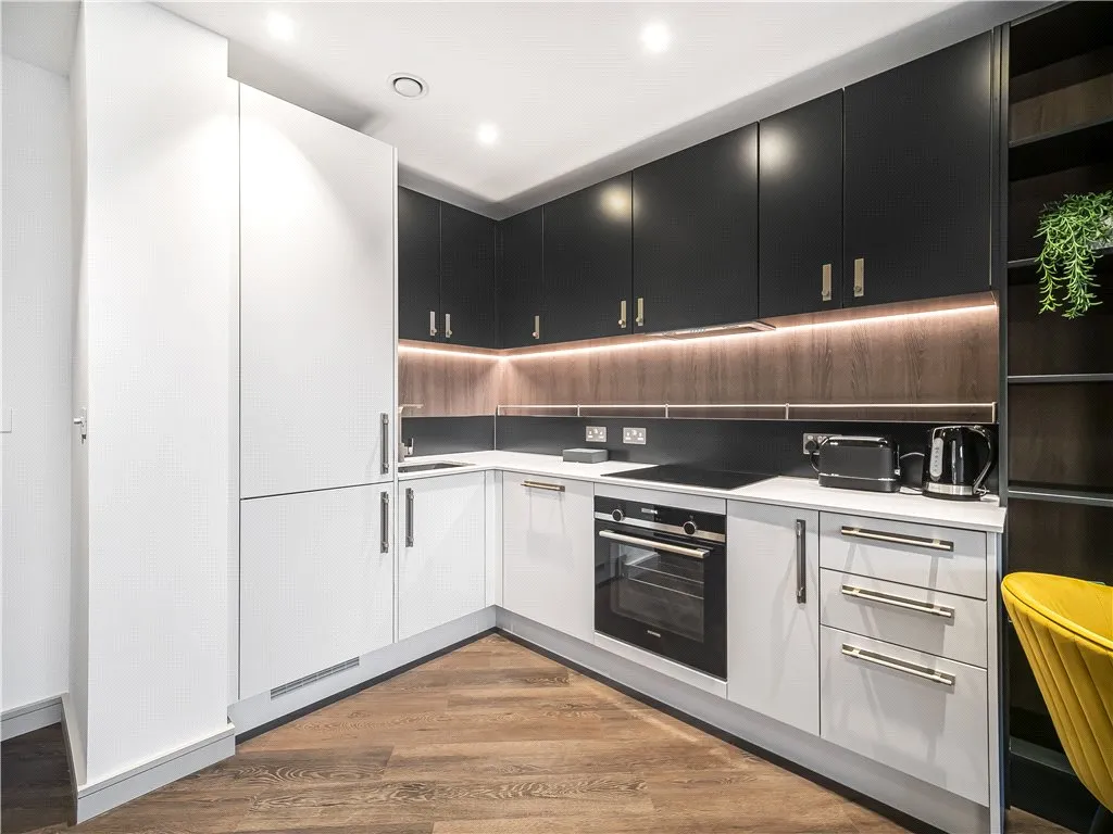 Eden Grove, Staines-upon-Thames, TW18, photo 3