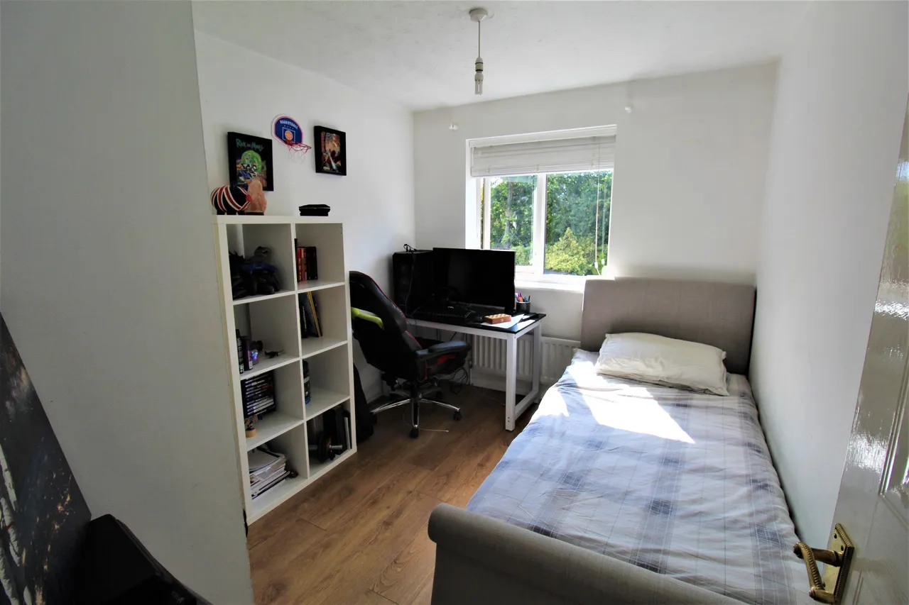 Gilbert Road, Grays, Essex, RM16 6NR, photo 11