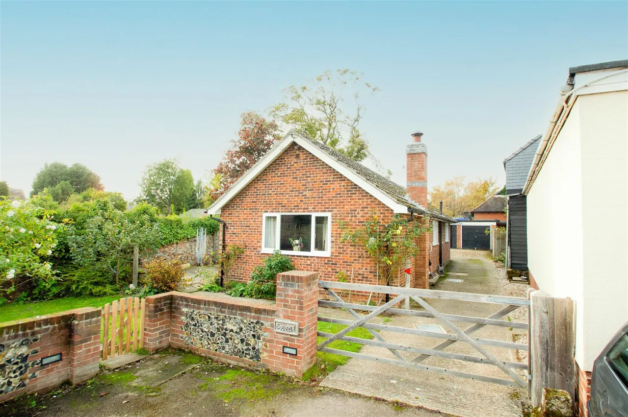 3 bed house for sale, Church Park, Stoke By Clare, CO10