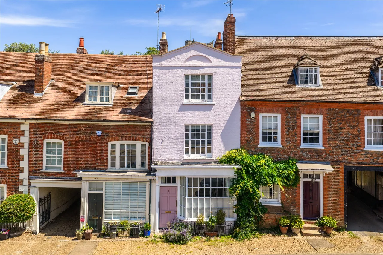 4 bed house for sale, Bedford Street, Woburn, MK17