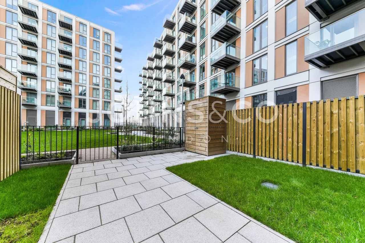 Schooner Road, Royal Wharf, E16, photo 8
