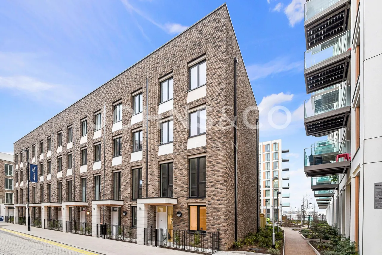 Schooner Road, Royal Wharf, E16, photo 9