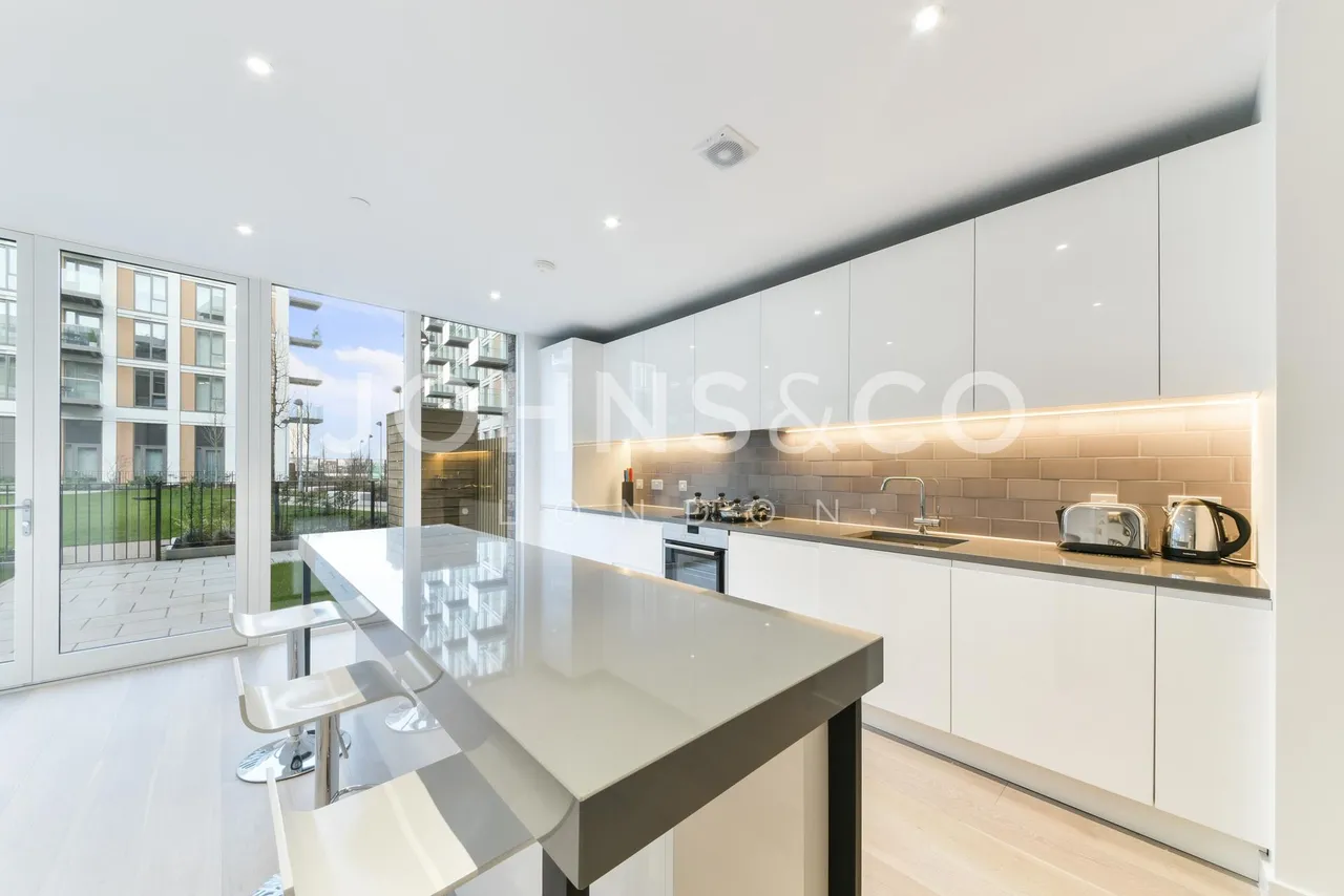 Schooner Road, Royal Wharf, E16, photo 3