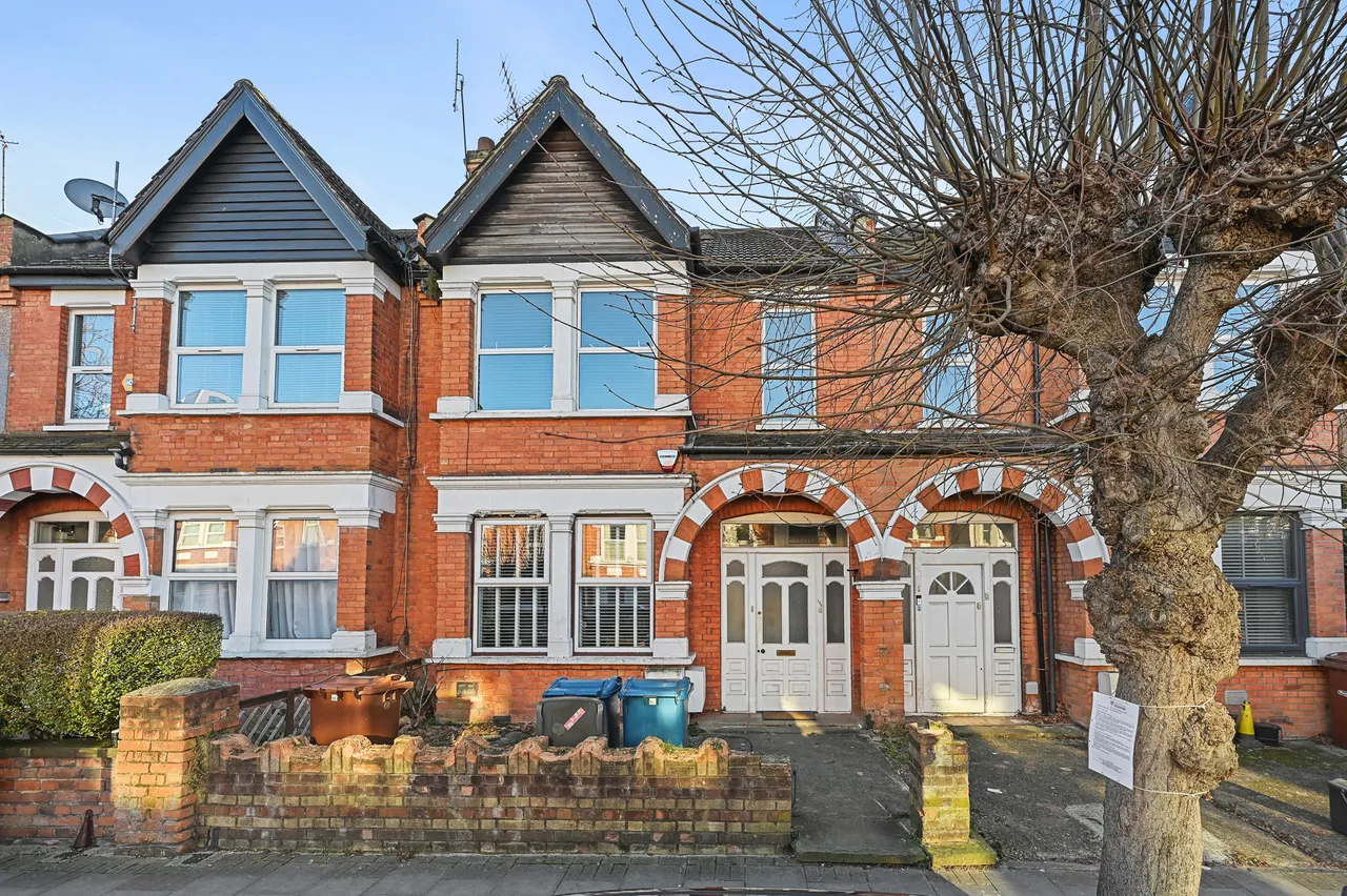 2 bed flat for sale, Vaughan Road, West Harrow, HA1