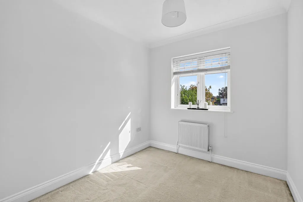School Lane, Addlestone KT15 1TA, photo 14