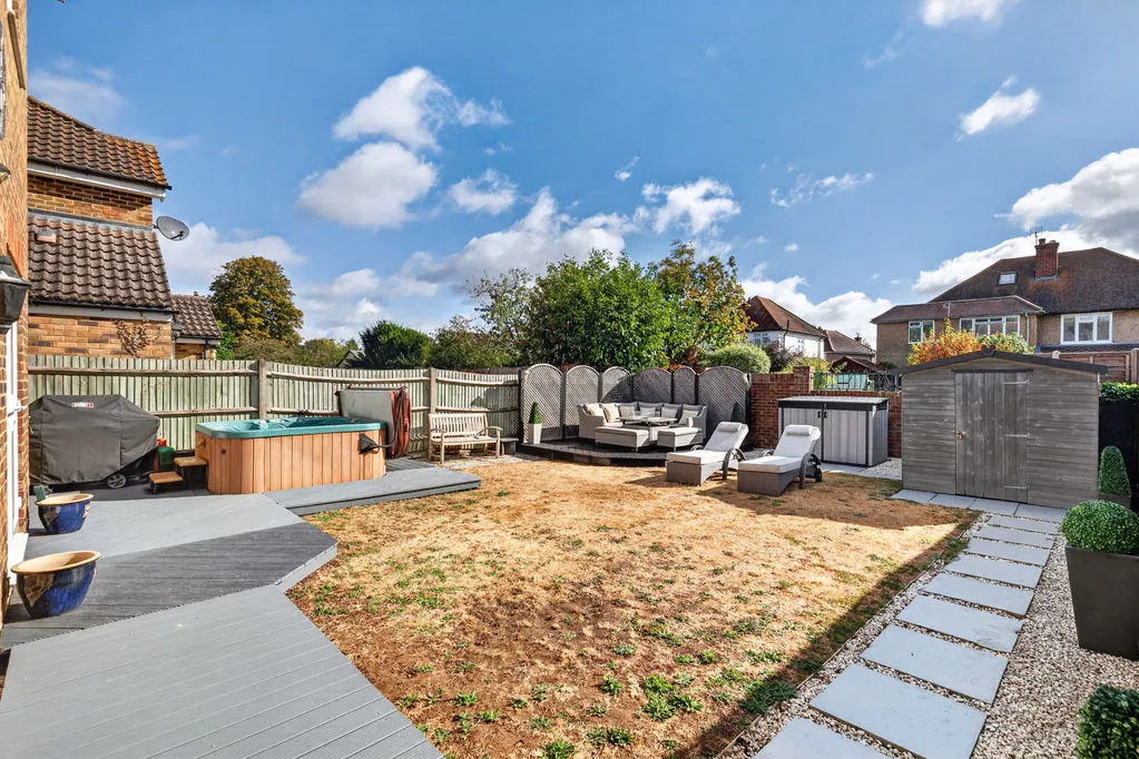 School Lane, Addlestone KT15 1TA, photo 19