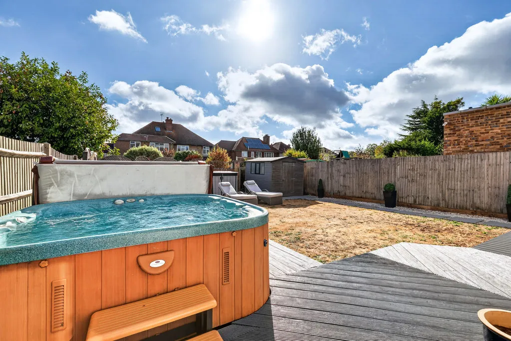 School Lane, Addlestone KT15 1TA, photo 2