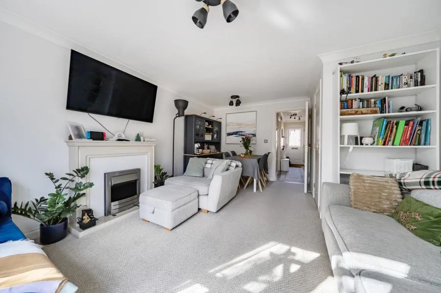 Urquhart Road, Thatcham, RG19, photo 2