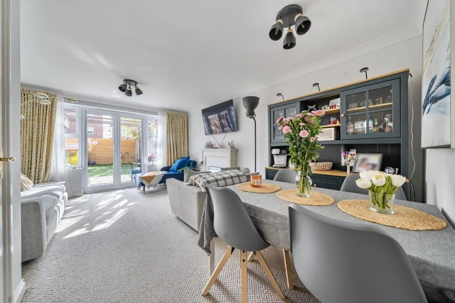 Urquhart Road, Thatcham, RG19, photo 3