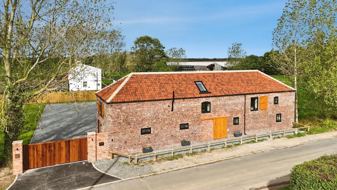 4 bed barn for sale, Hilston Road, Roos, HU12