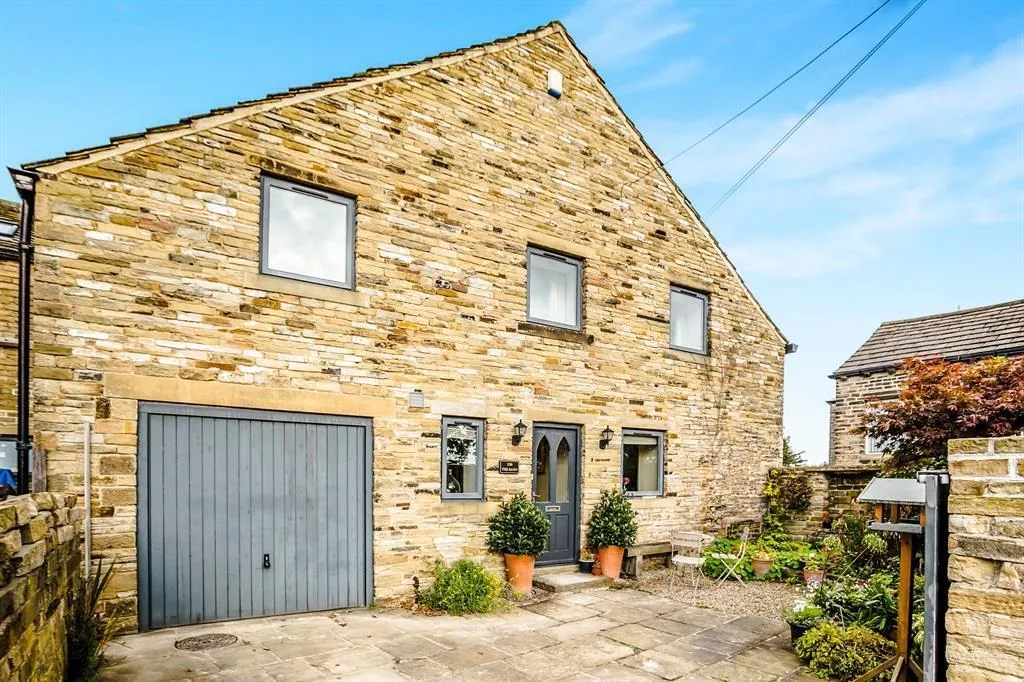 5 bed property to rent, East Street, Lindley, HD3