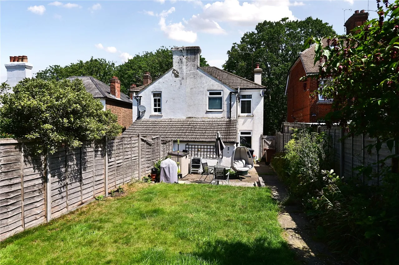 2 bed house for sale — Ash Hill Road, Ash, Guildford, Surrey, GU12 5DN