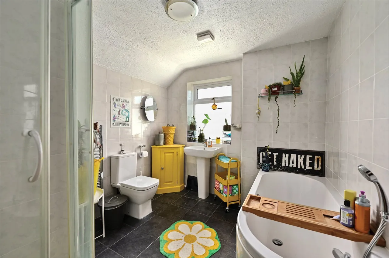 Ash Hill Road, Ash, Guildford, Surrey, GU12 5DN, photo 10