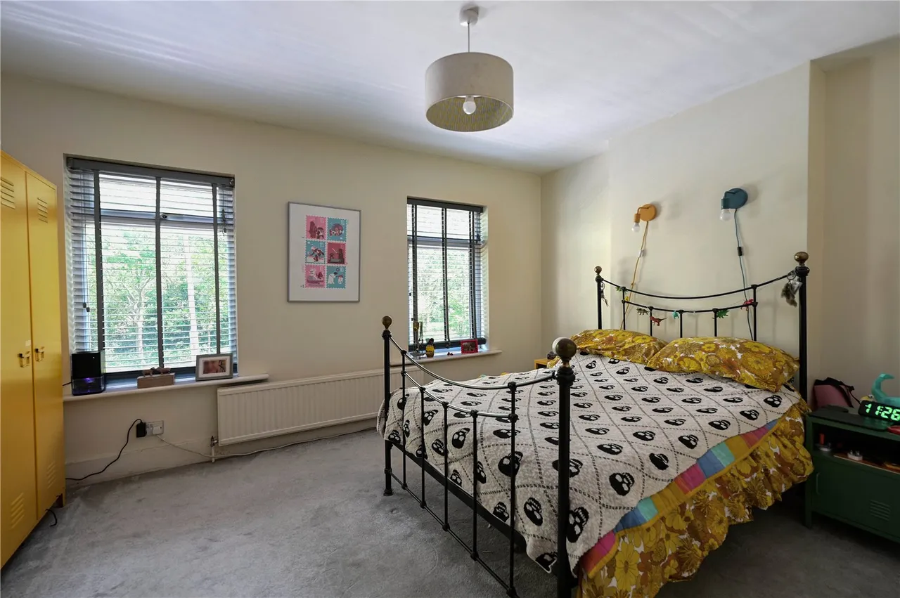 Ash Hill Road, Ash, Guildford, Surrey, GU12 5DN, photo 9
