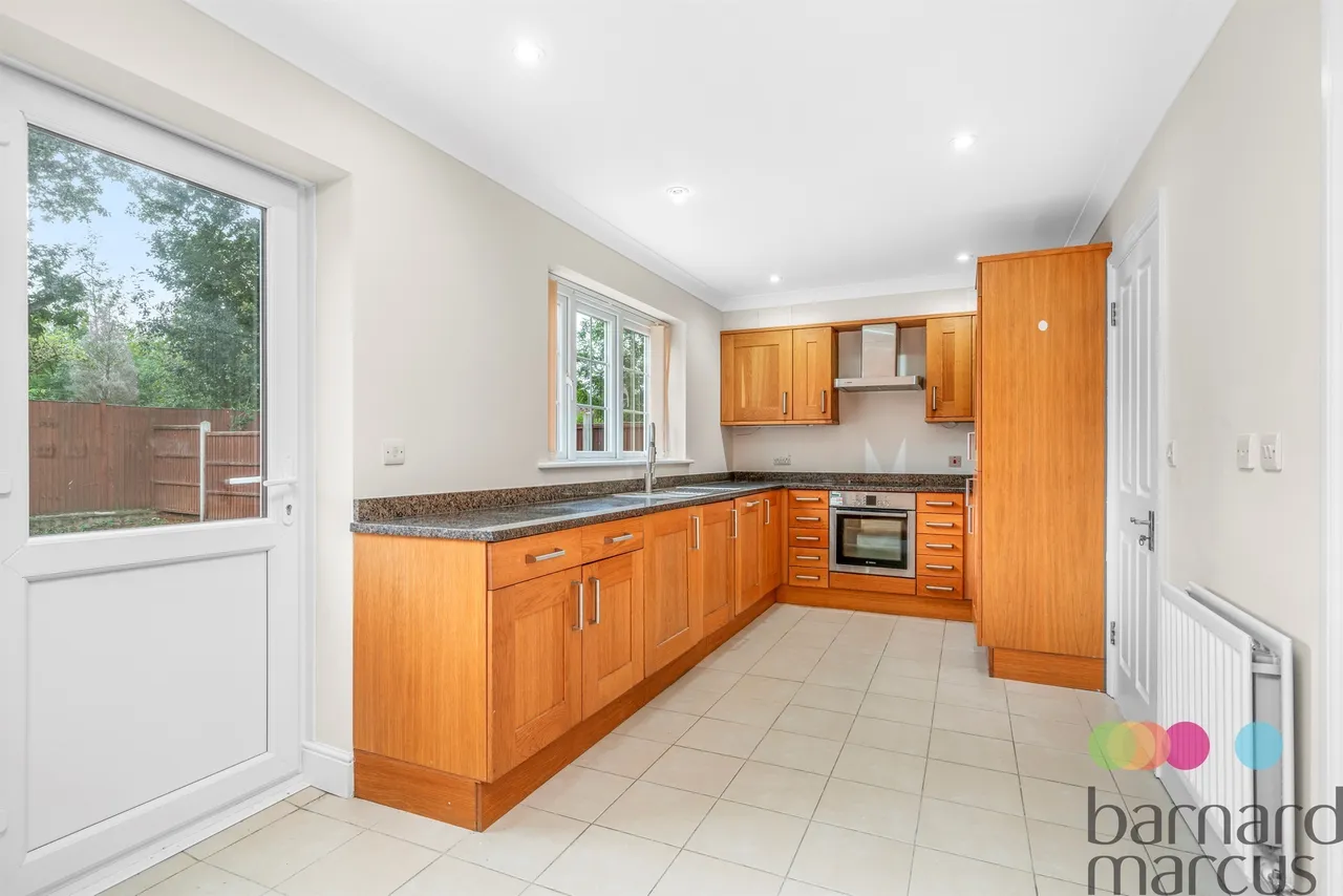 Amber Close, County Gate, EN5, photo 4