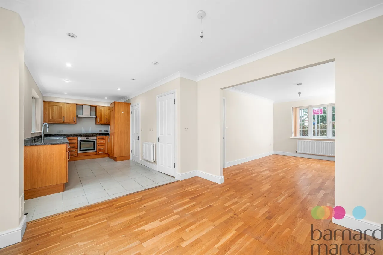 Amber Close, County Gate, EN5, photo 12