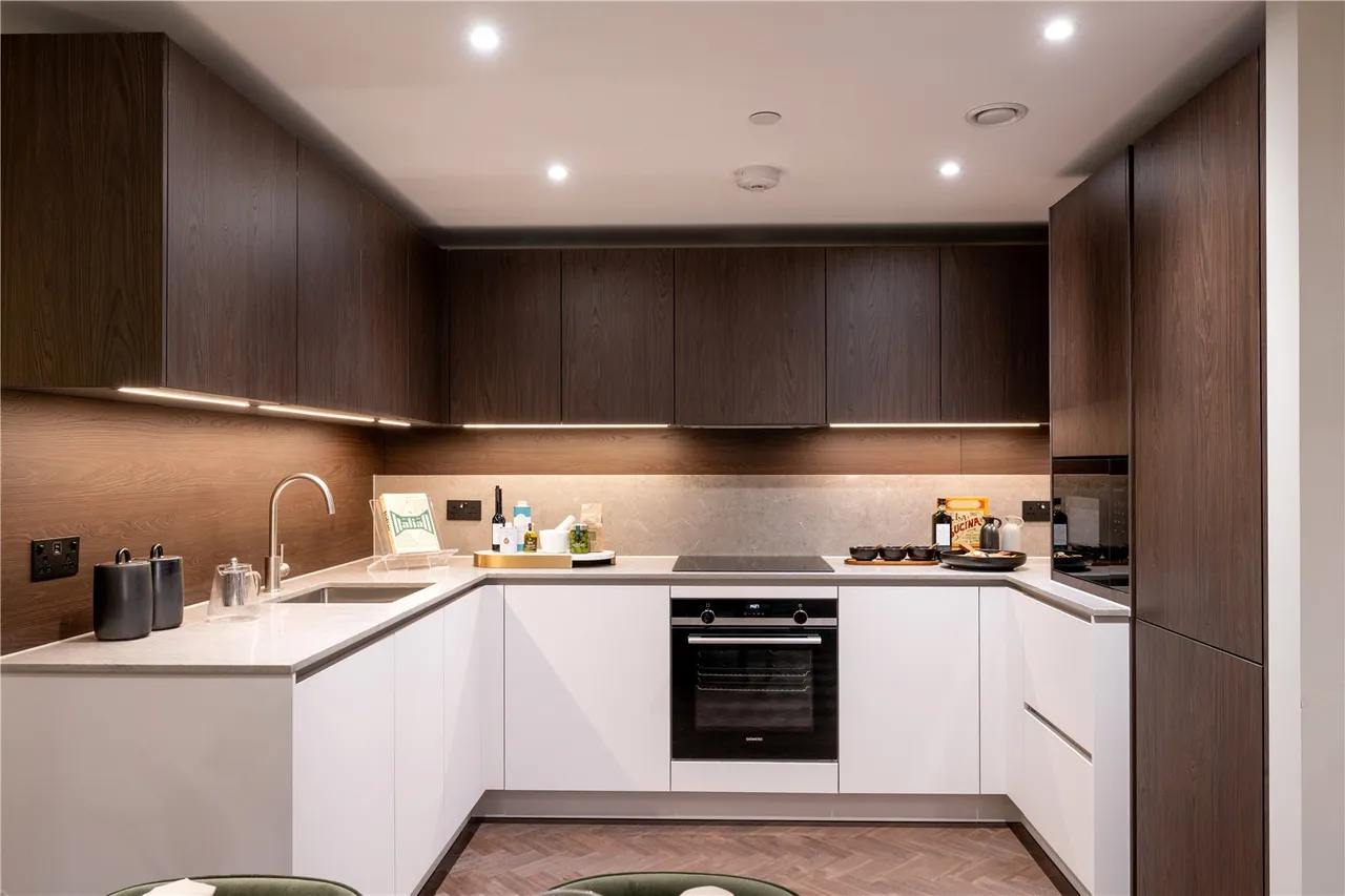 3 bed flat for sale, Queens Cross, Royal Eden Docks, E16