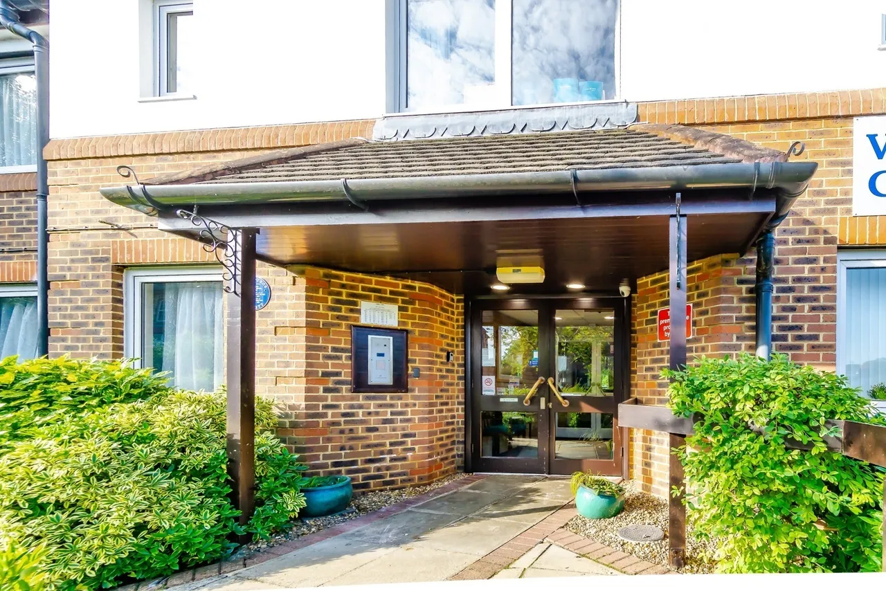 1 bed property for sale — Beechwood Gardens, Caterham, Surrey, CR3