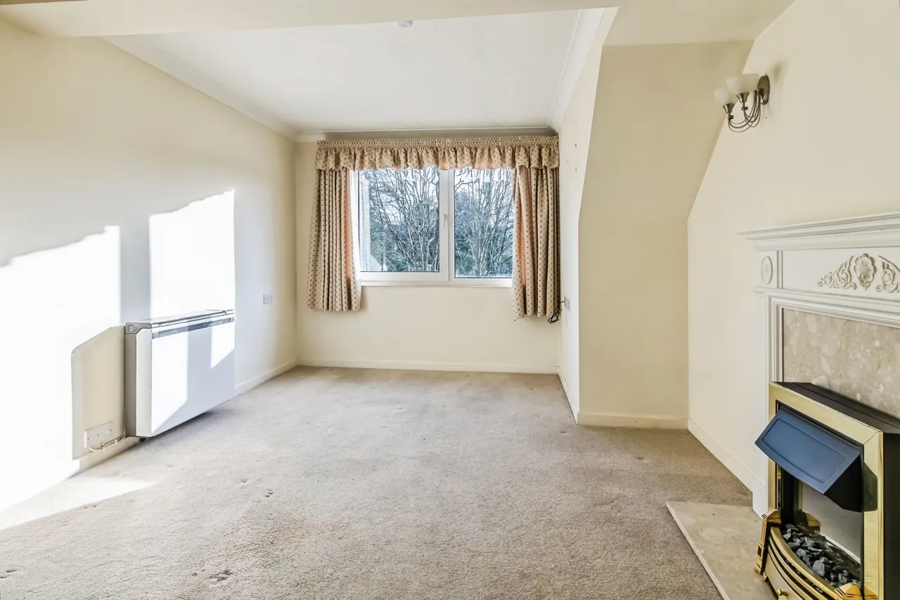 Beechwood Gardens, Caterham, Surrey, CR3, photo 2