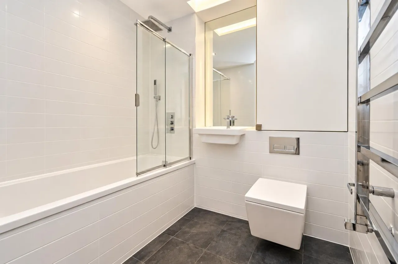 Plumbers Row, Aldgate, E1, photo 8