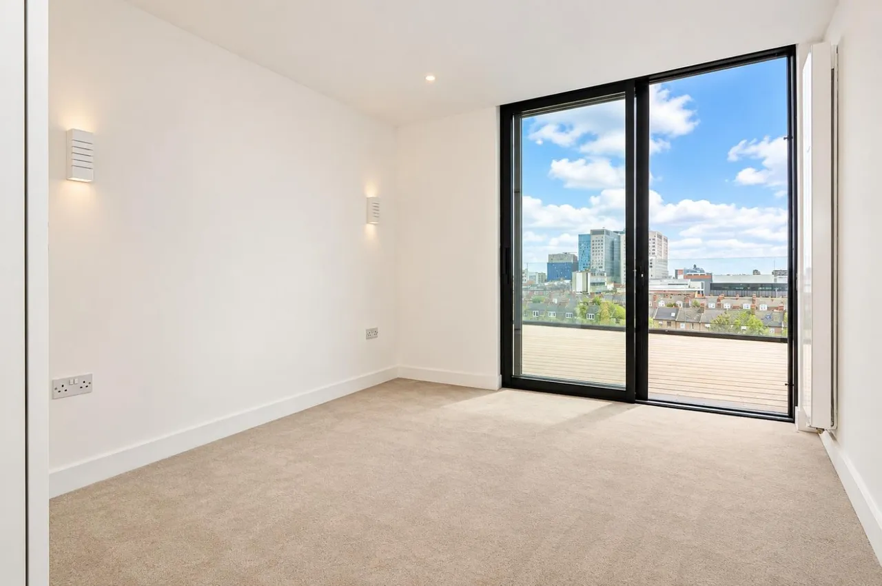 Plumbers Row, Aldgate, E1, photo 6