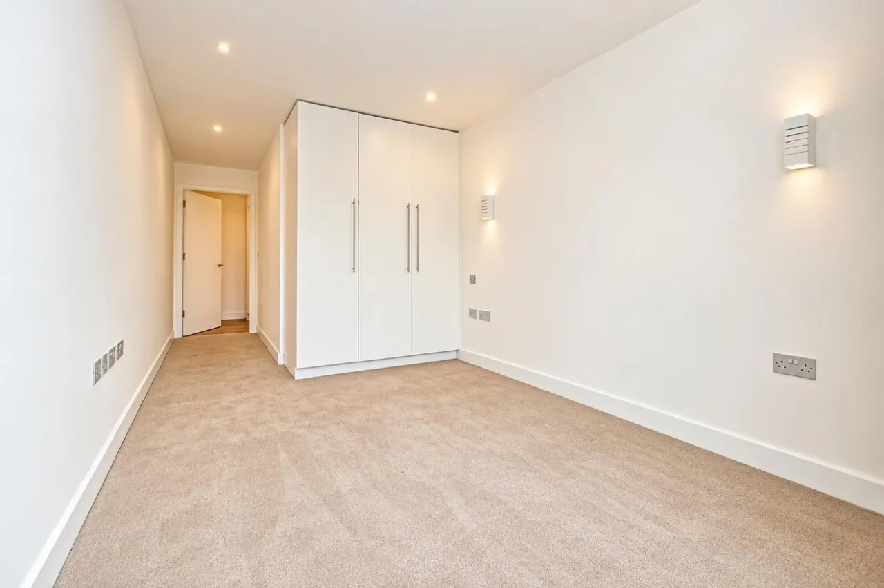 Plumbers Row, Aldgate, E1, photo 7