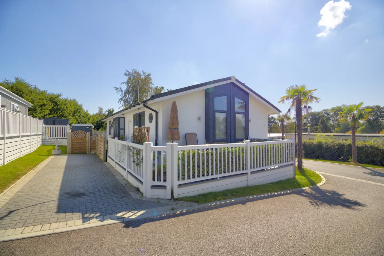 2 bed park home for sale, Spill Land Country Park, Biddenden, TN27