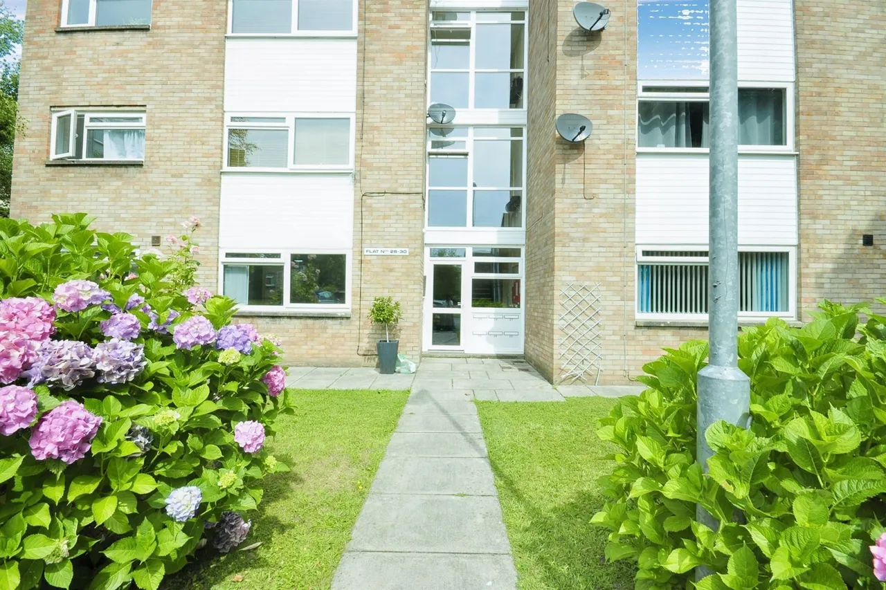 2 bed flat for sale, Woodside Court Cardiff, CF14
