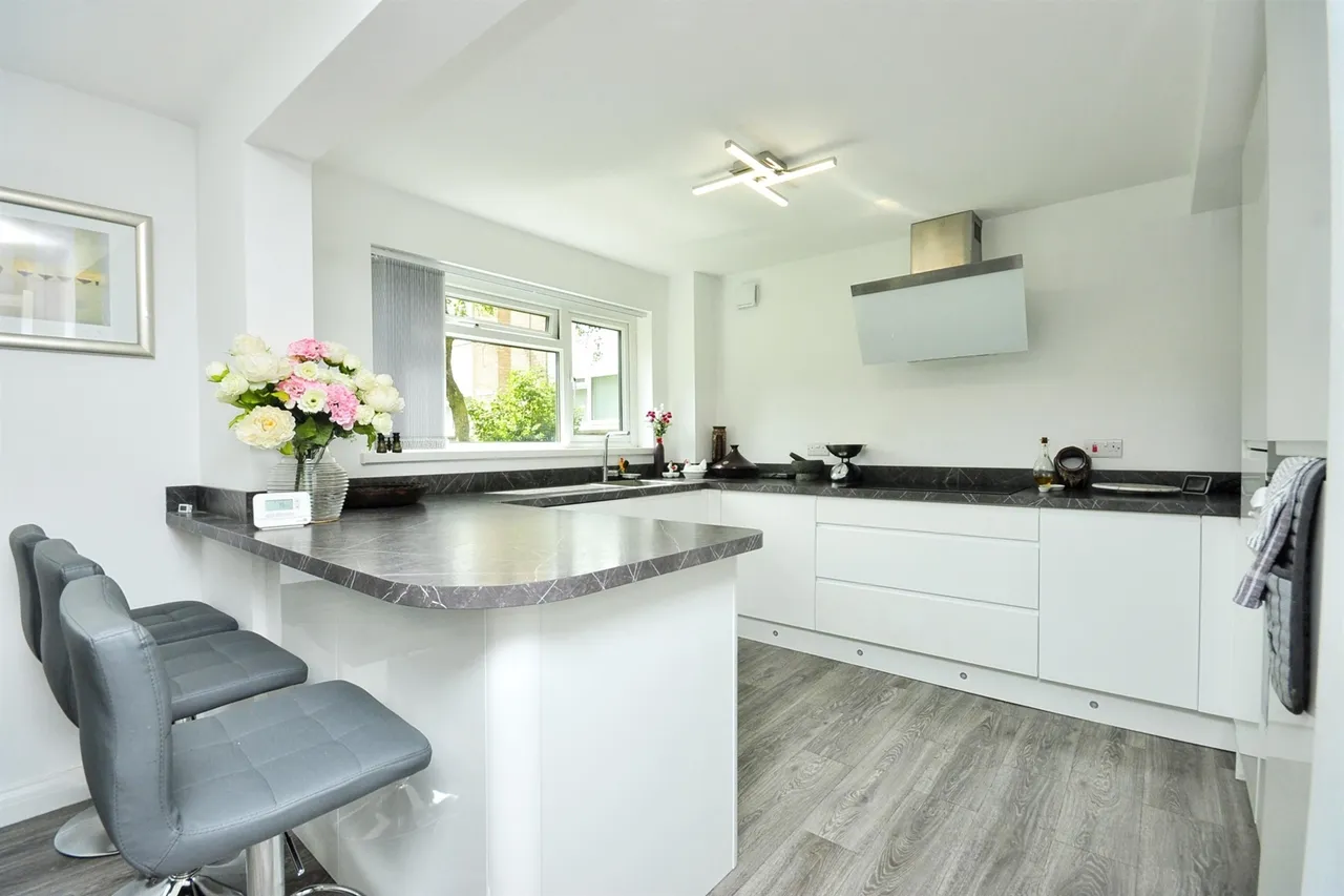 Woodside Court Cardiff, CF14, photo 3