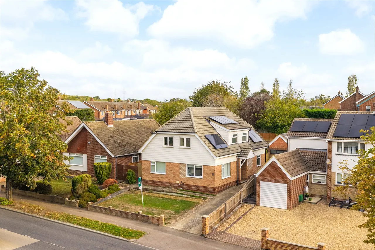 4 bed property for sale, Brickhill Drive, Bedford, MK41