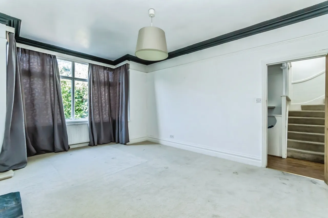 Brighton Road, Purley, CR8, photo 3