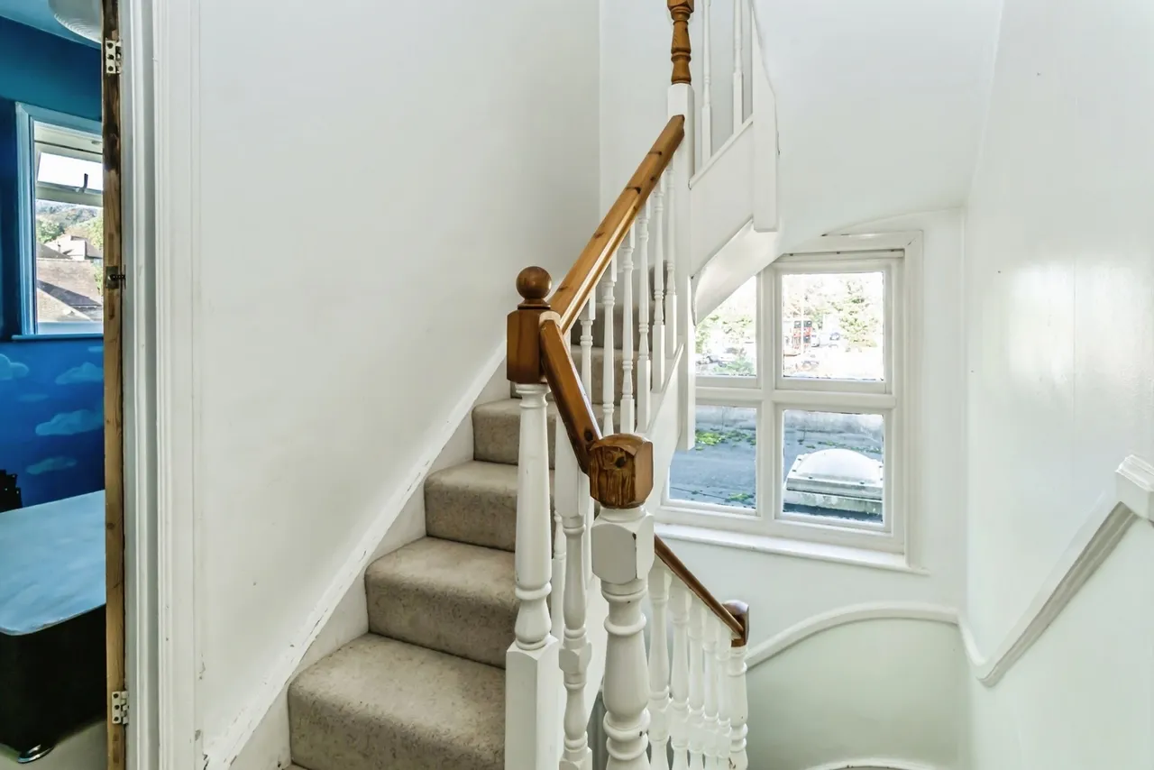 Brighton Road, Purley, CR8, photo 21