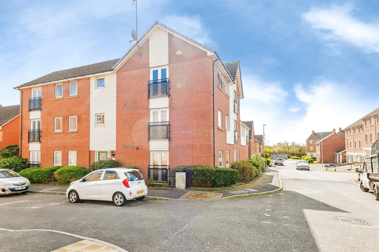 1 bed flat for sale, Longacres Bridgend, CF31