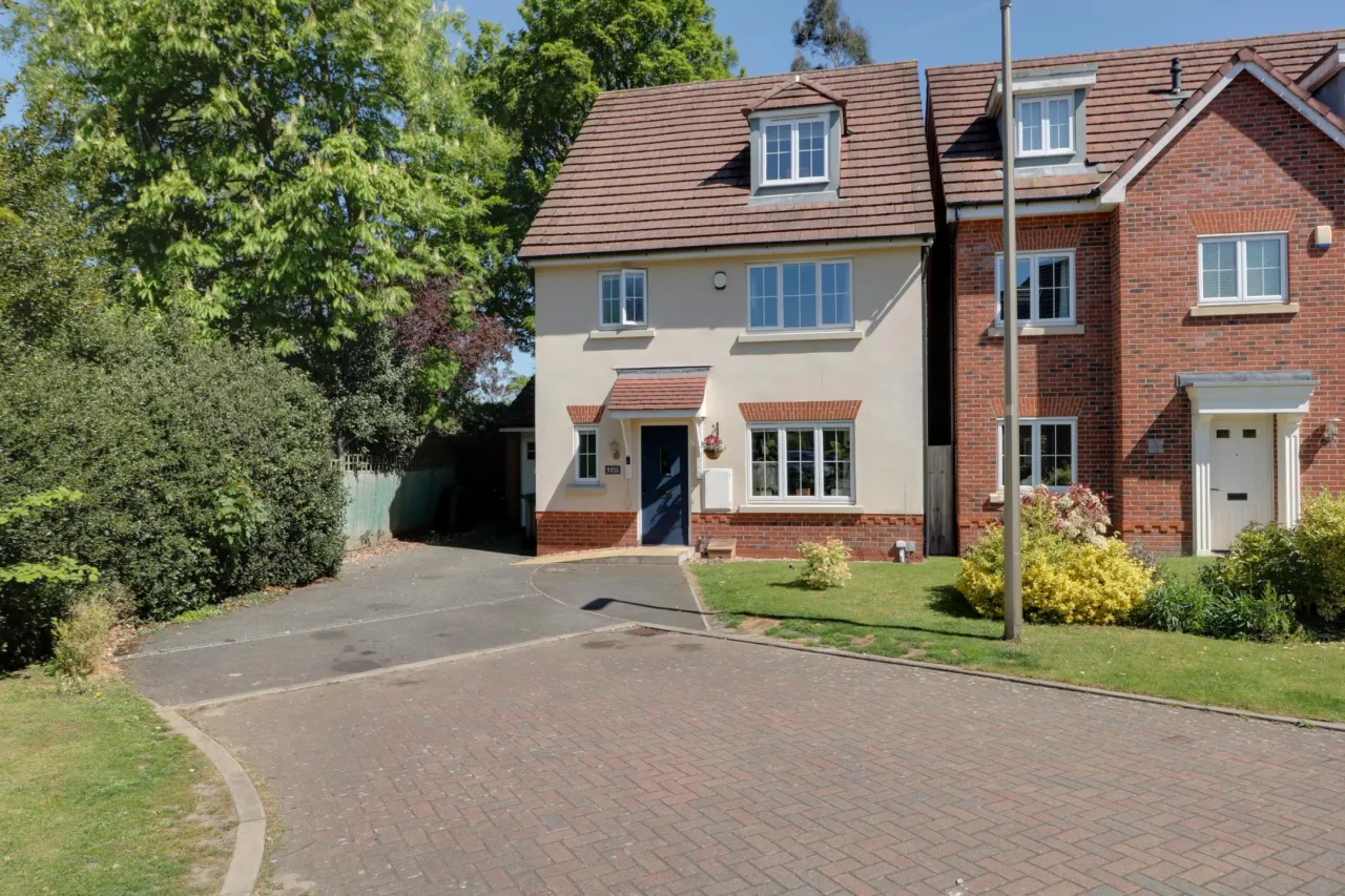 4 bed property for sale, Holly Place, Nantwich
