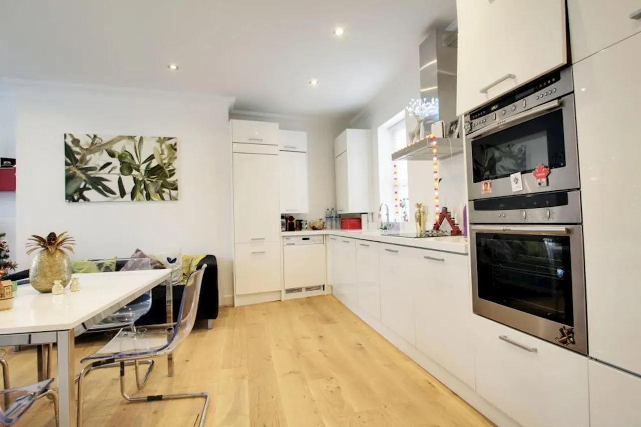 Bromells Road, SW4, photo 2