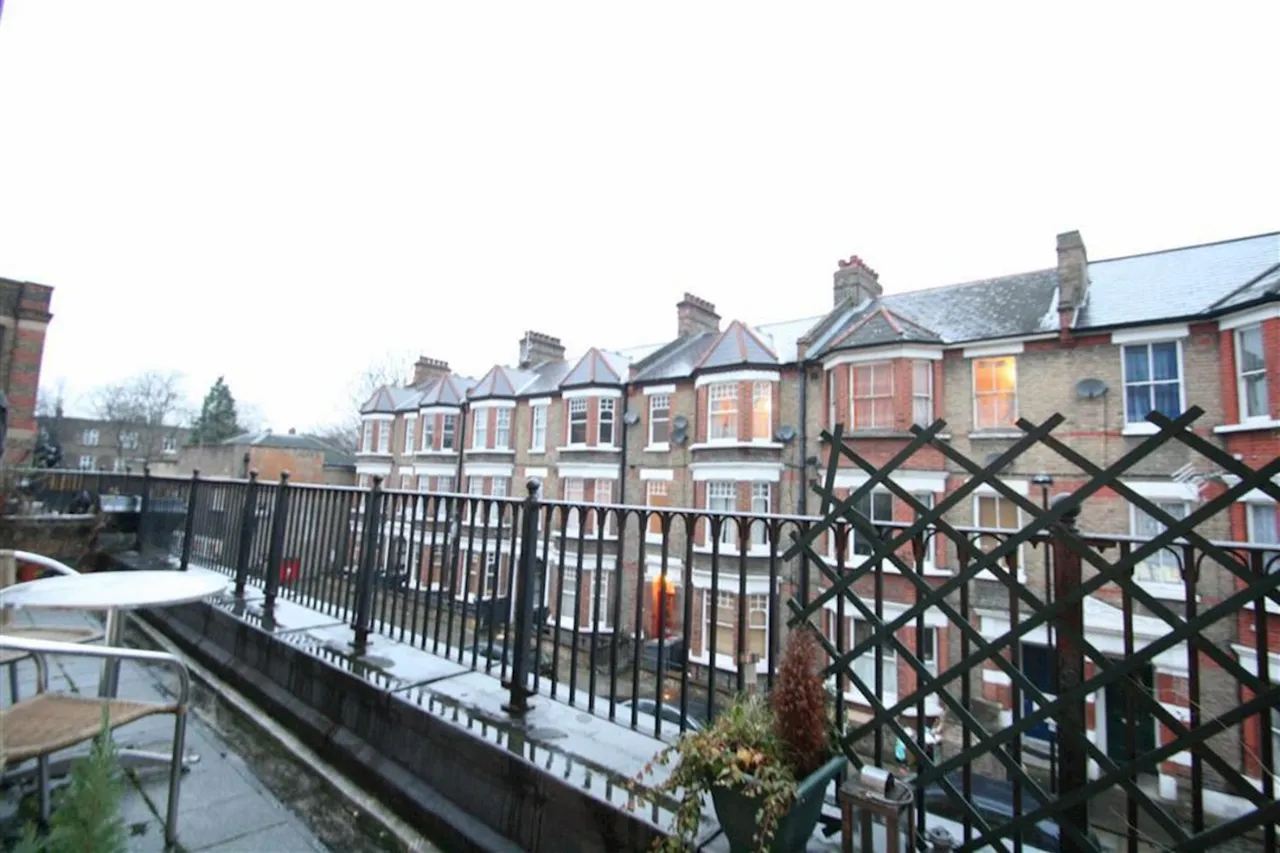 Bromells Road, SW4, photo 6