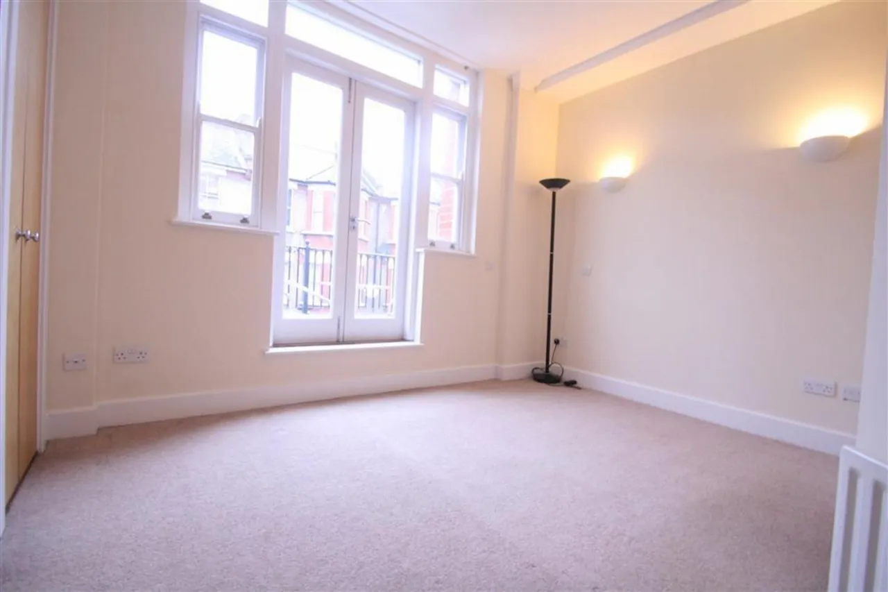 Bromells Road, SW4, photo 9