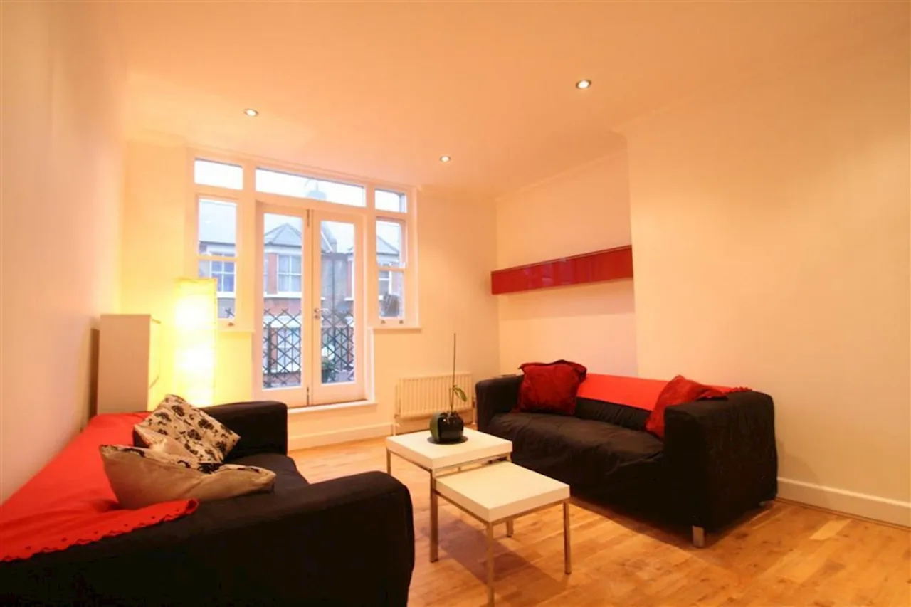 Bromells Road, SW4, photo 7