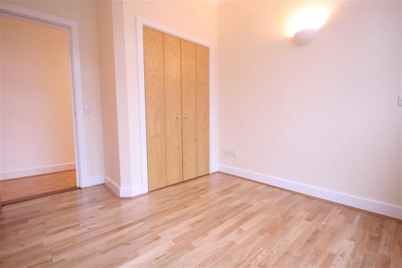 Bromells Road, SW4, photo 8