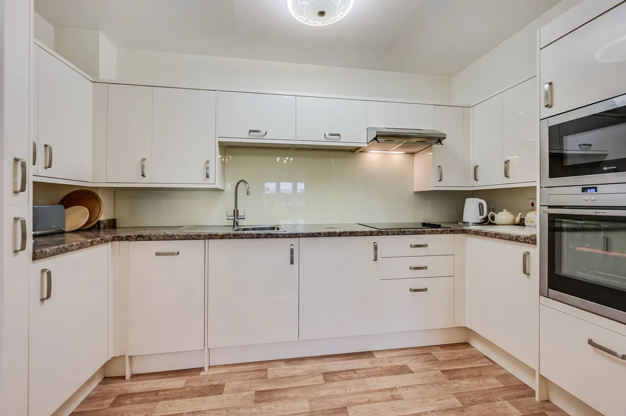 Flat 4 Gibson Court, Romford, Essex, RM1 1AJ, photo 3