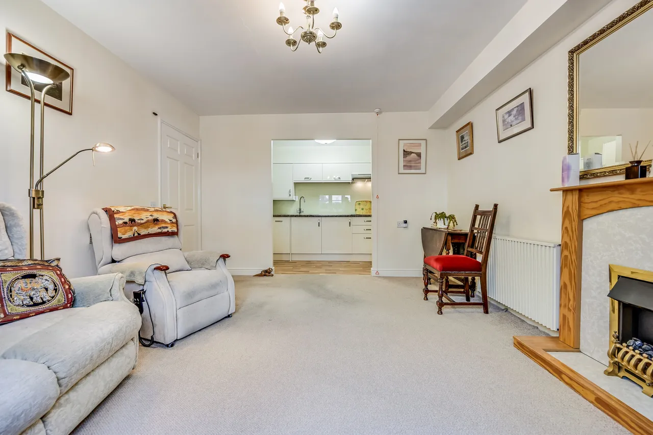 Flat 4 Gibson Court, Romford, Essex, RM1 1AJ, photo 4