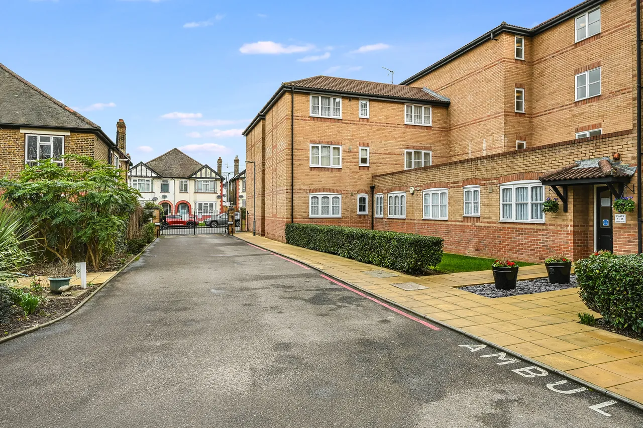 Flat 4 Gibson Court, Romford, Essex, RM1 1AJ, photo 16