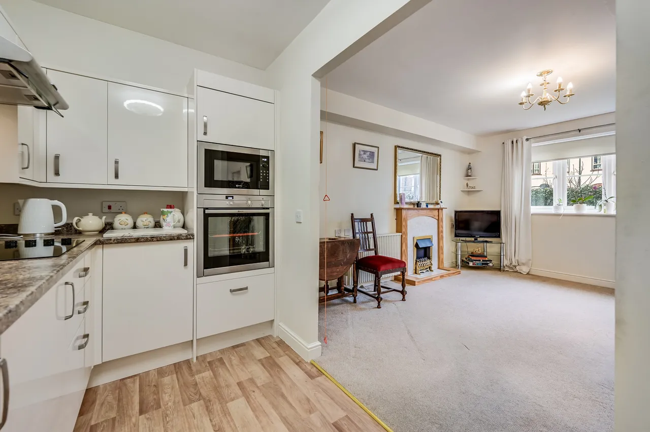 Flat 4 Gibson Court, Romford, Essex, RM1 1AJ, photo 6